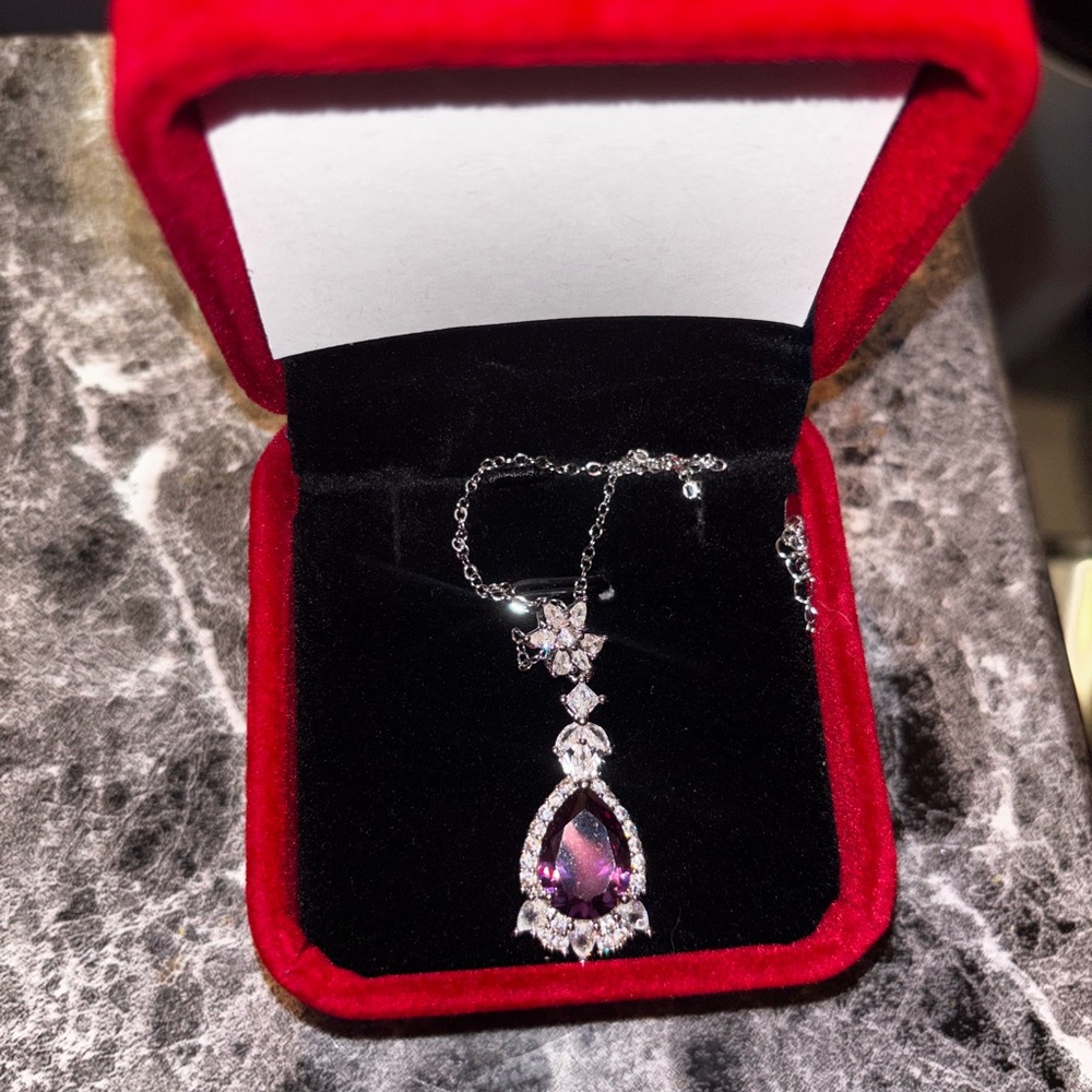 Elegant Silver and Purple Pendant Necklace